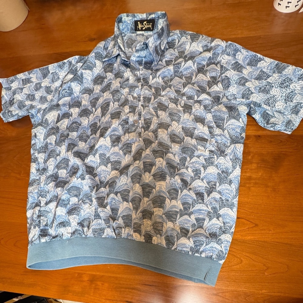 Vintage Alan Stuart‎ Mens Blue Scallop Fan Print Short Slv Banded Bottom Polo M